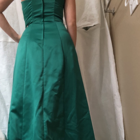 Emerald green Evening gown, halter top diamond A - Picture 4 of 8